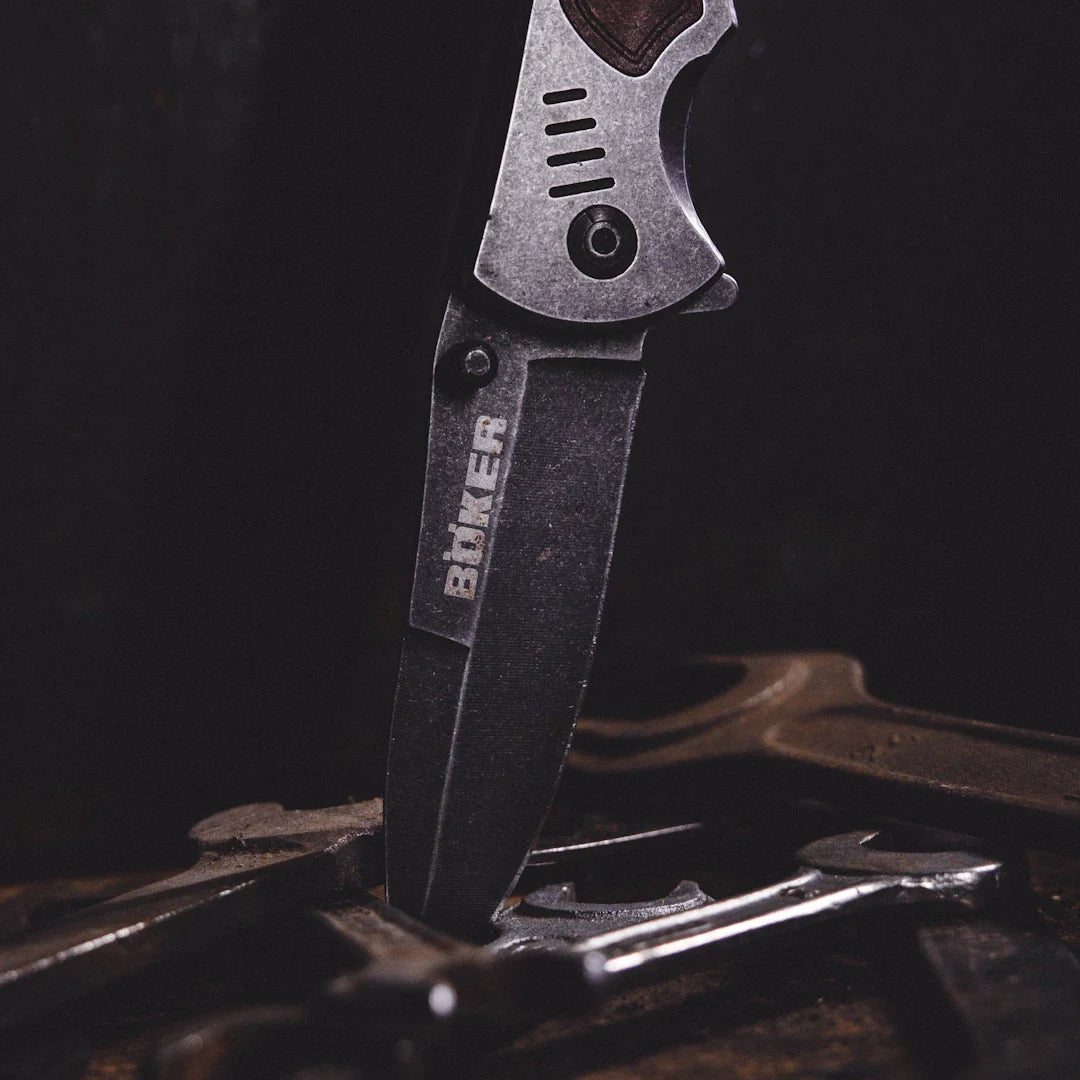 Famous Historical Figures and Their Iconic Pocket Knives - Shokunin USA