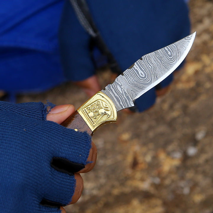 Cuchillo de caballero Pinnacle con mango de nácar