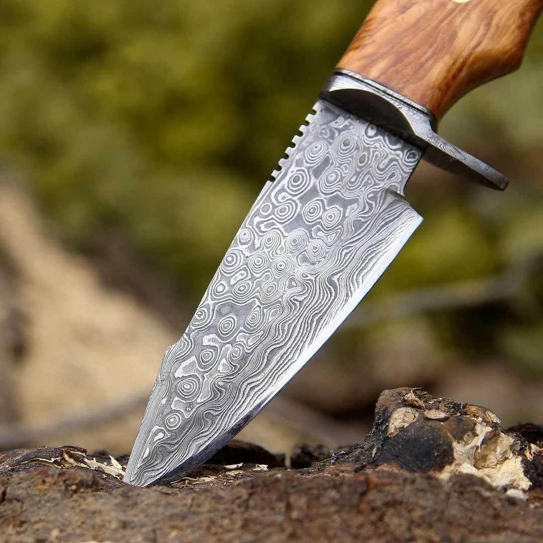 Outrider Damascus Knives – Outrider Damascus Custom Hunting Knife with Exotic Olive Wood Handle – shokuninusa