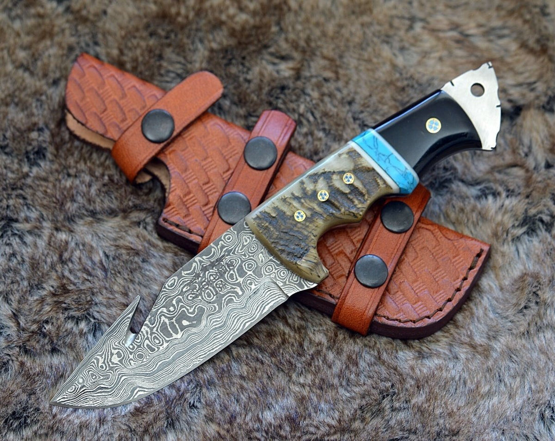 Vertex Skinning Knife – Vertex Damascus Gut Hook Hunting Knife with Ram Horn &amp; Turquoise Handle – shokuninusa